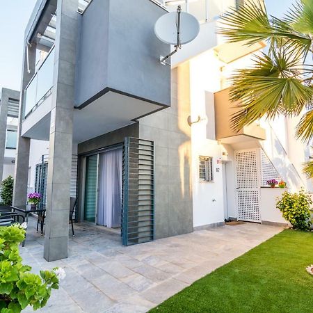 Eluxuria Sunny Villa ตอร์เรเวียคา ภายนอก รูปภาพ