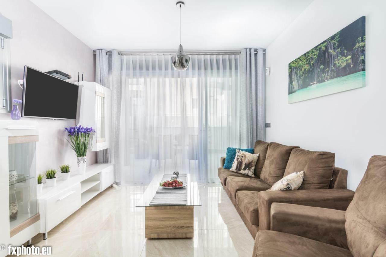Eluxuria Sunny Villa ตอร์เรเวียคา ภายนอก รูปภาพ