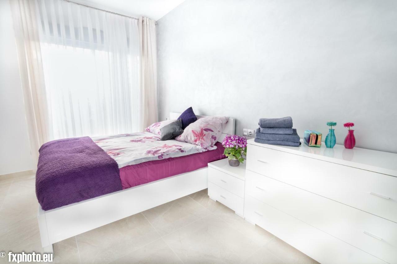 Eluxuria Sunny Villa ตอร์เรเวียคา ภายนอก รูปภาพ