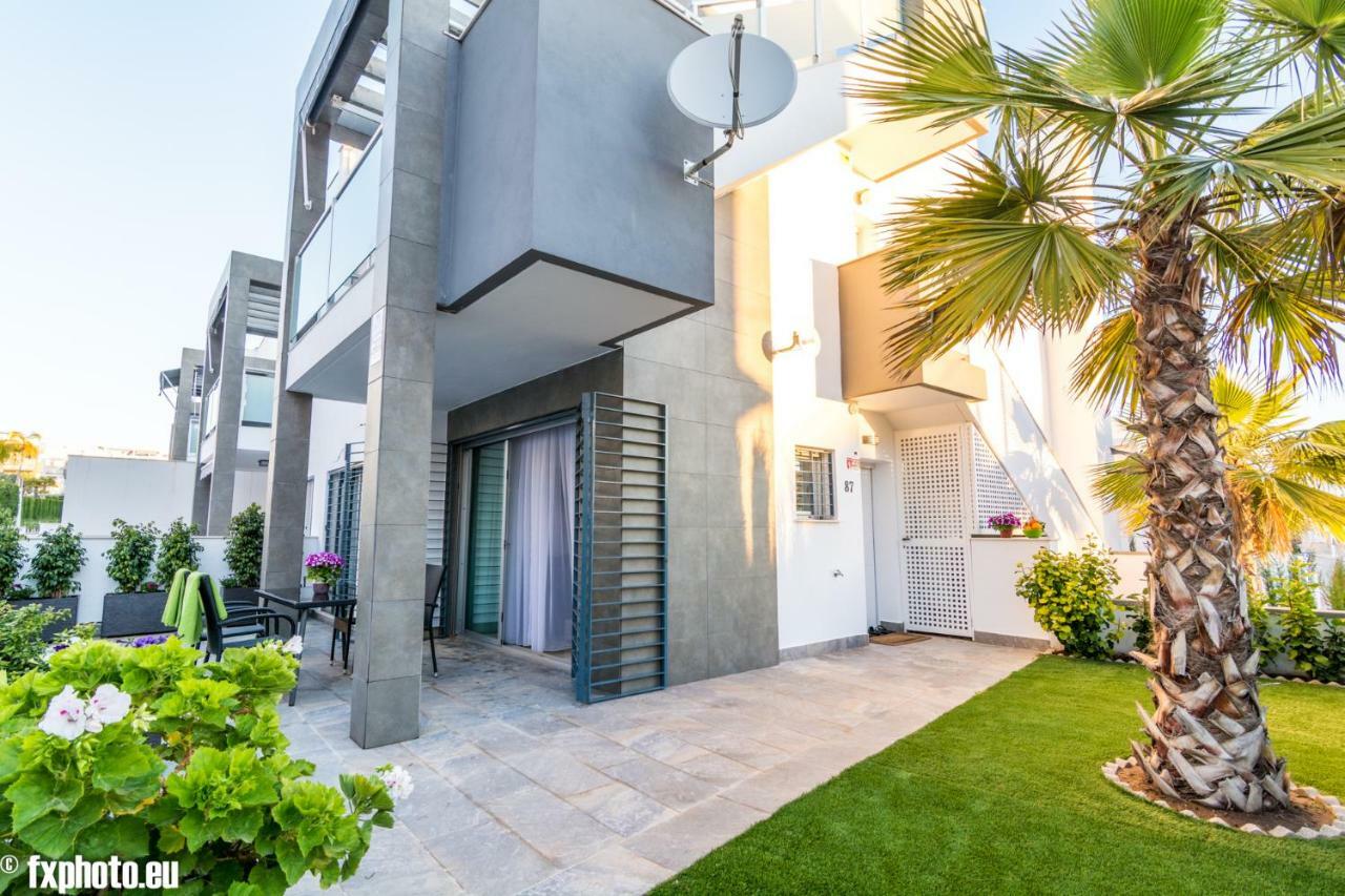 Eluxuria Sunny Villa ตอร์เรเวียคา ภายนอก รูปภาพ